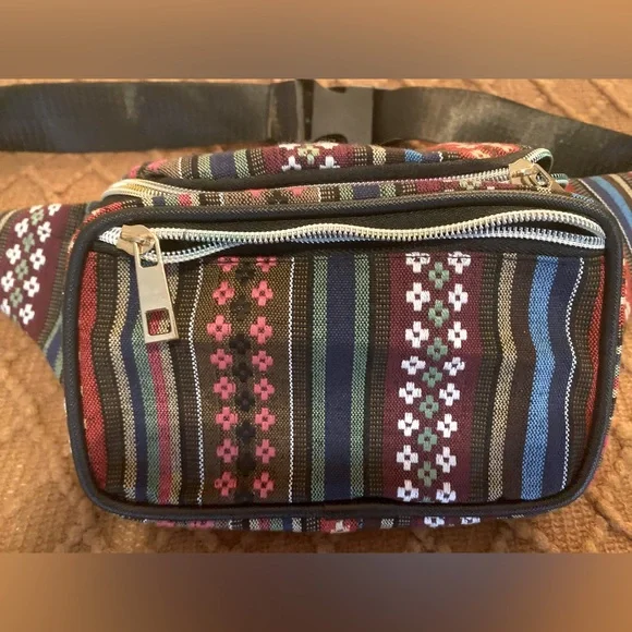 NWOT Cute Boho Fanny Pack with Lots of Storage Space - Picture 2 of 3